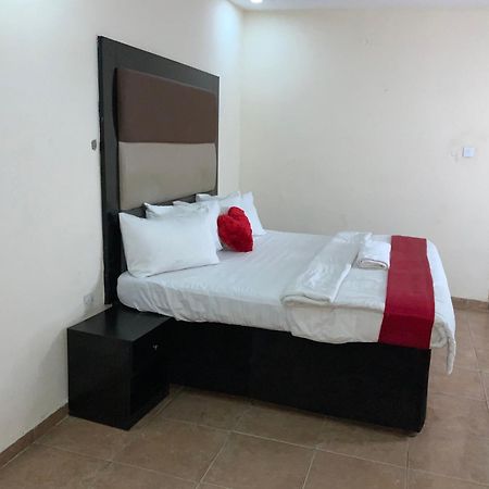 Senators Suites And Towers Hotel Omole Екстер'єр фото