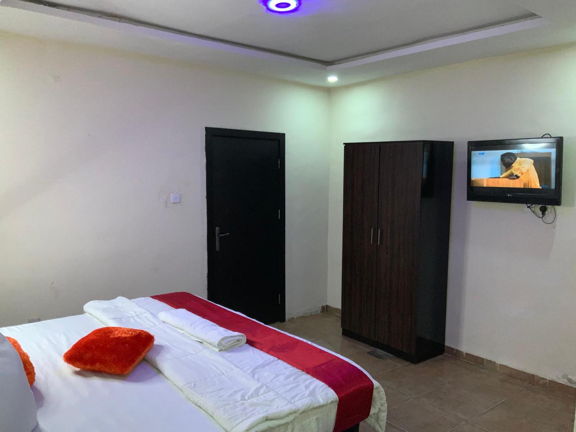 Senators Suites And Towers Hotel Omole Екстер'єр фото