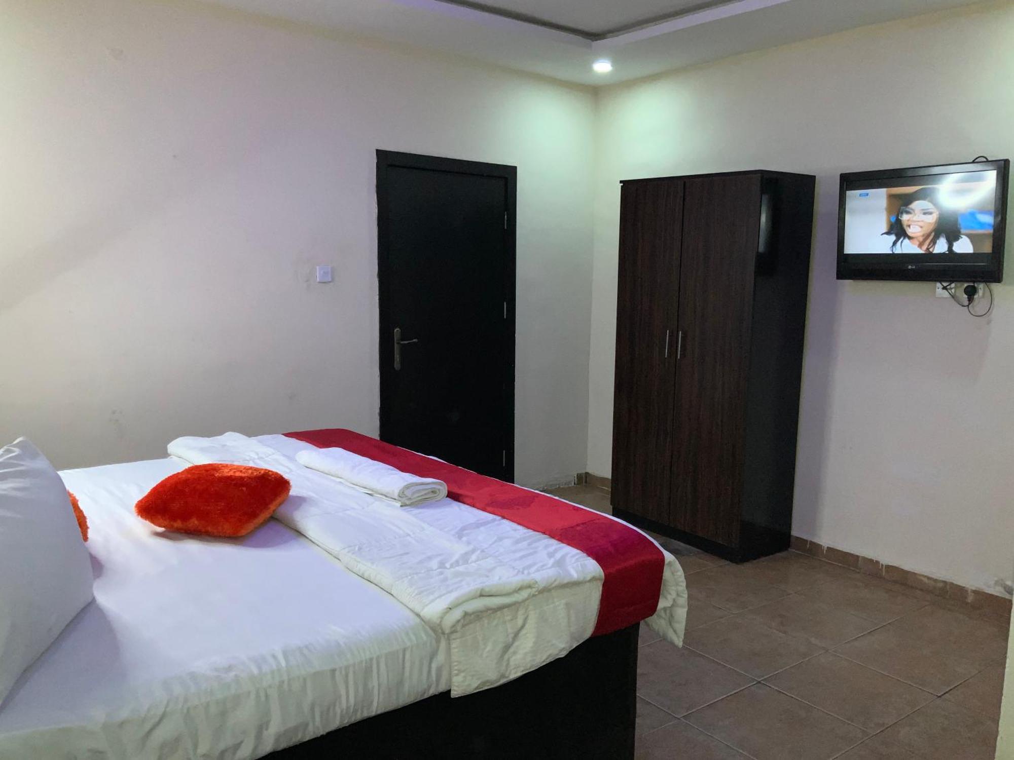Senators Suites And Towers Hotel Omole Екстер'єр фото