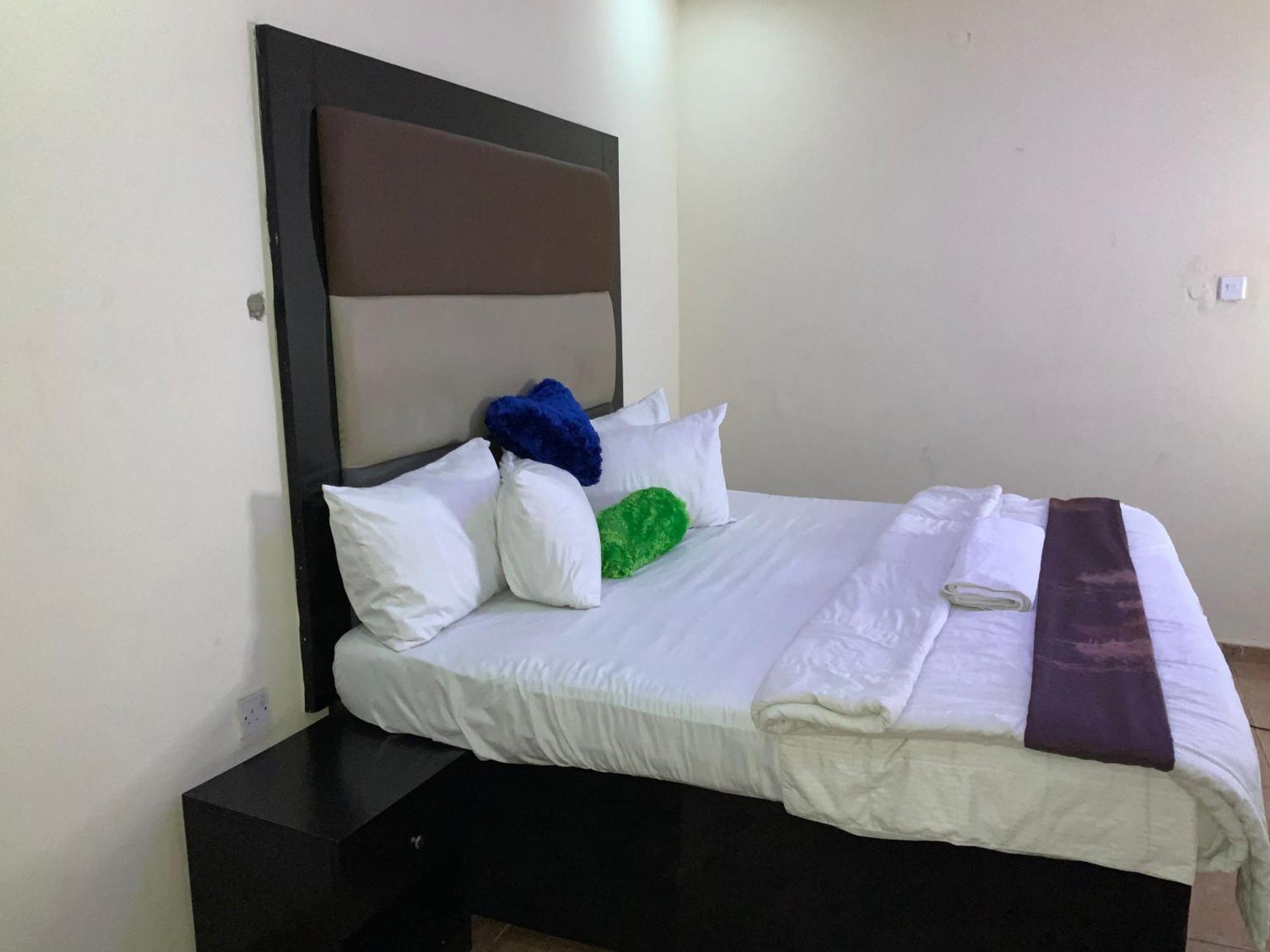 Senators Suites And Towers Hotel Omole Екстер'єр фото