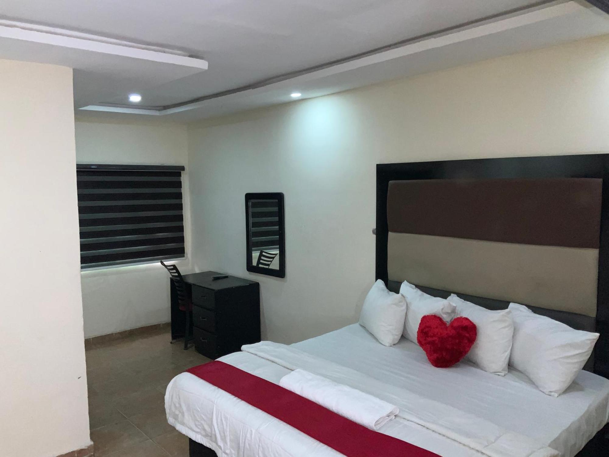 Senators Suites And Towers Hotel Omole Екстер'єр фото