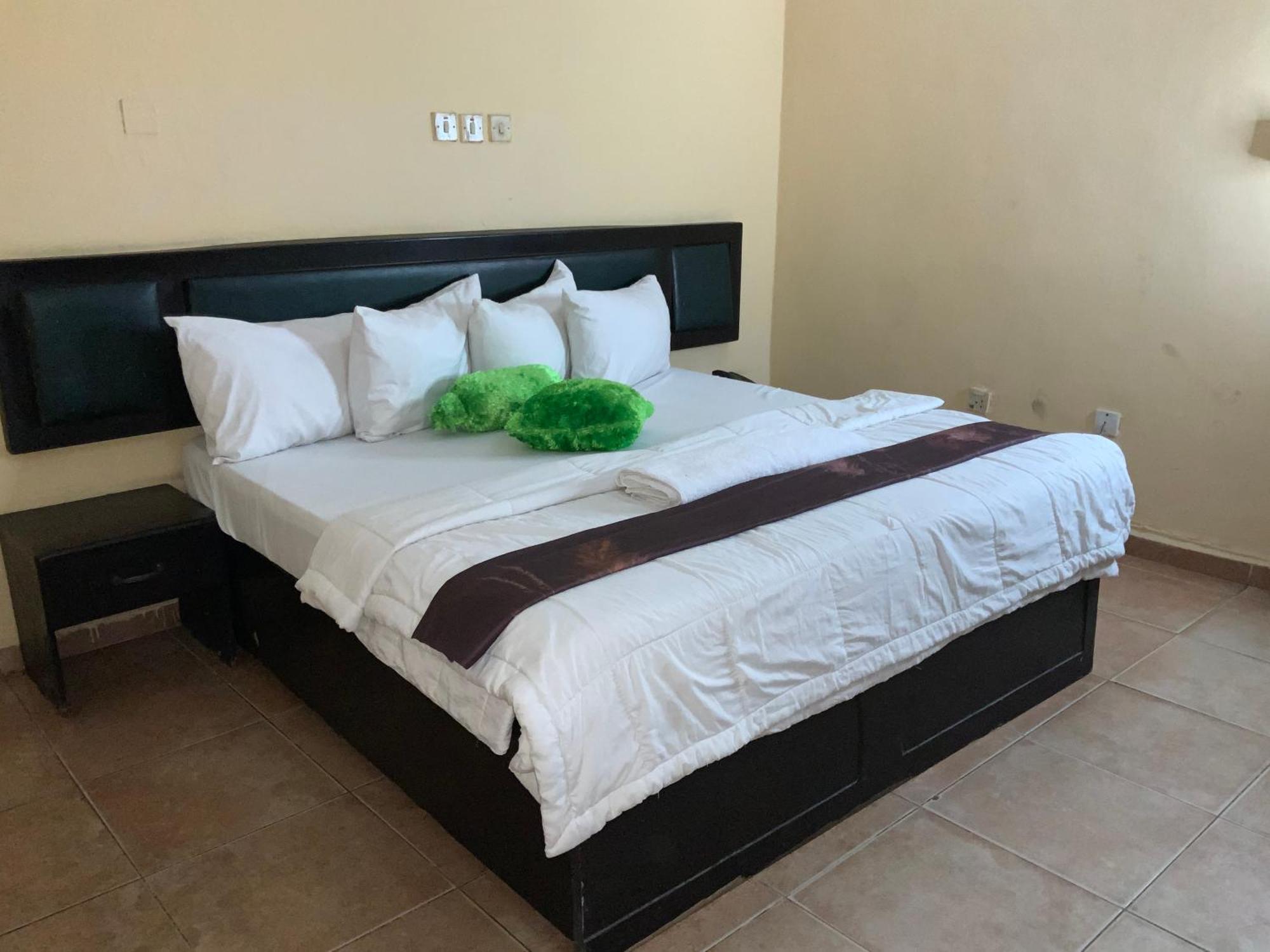 Senators Suites And Towers Hotel Omole Екстер'єр фото