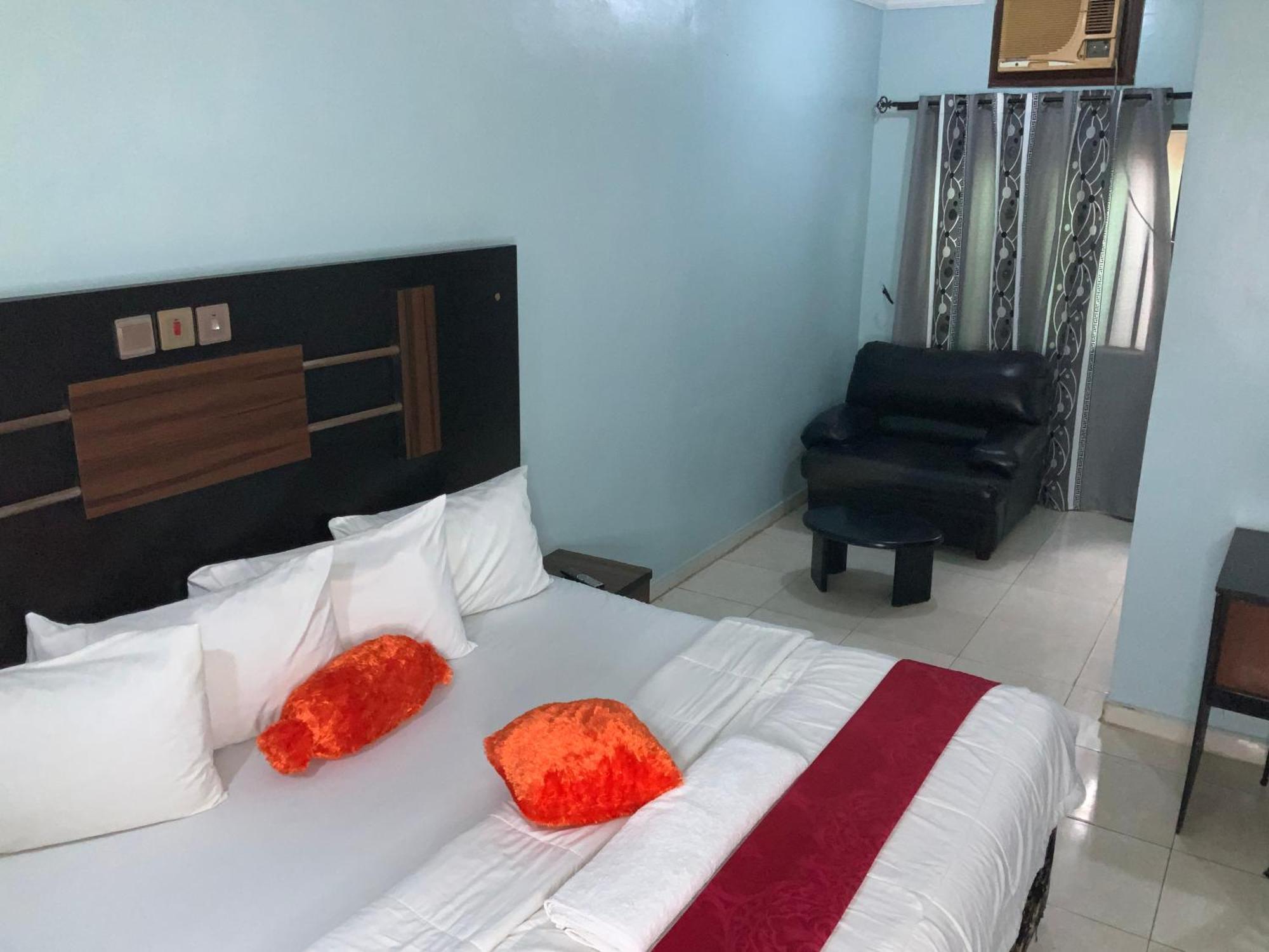 Senators Suites And Towers Hotel Omole Екстер'єр фото